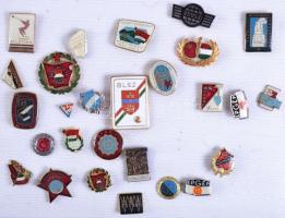 27db szocialista jelvény, közte zománcozott és jobb darabok is lapra tűzve T:vegyes