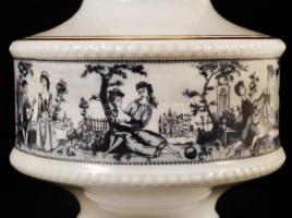 Pajzán jelenetekkel díszített porcelán petróleum lámpa, matricás, jelzett, hibátlan, réz szerelékkel...