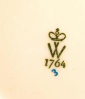 Pajzán jelenetekkel díszített porcelán petróleum lámpa, matricás, jelzett, hibátlan, réz szerelékkel...