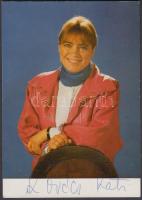 Kovács Kati (1944-) magyar előadóművész, énekesnő, színésznő, dalszerző aláírása