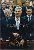 Schmitt Pál (1942-) kétszeres olimpiai bajnok párbajtőrvívó, sportdiplomata, diplomata, közgazdász, politikus aláírása fotón