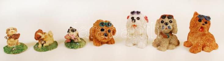 Hangulatos, kiskutyákat ábrázoló kisméretű kerámia figurák, 7 db