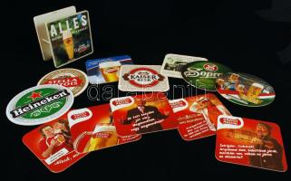 12 db különböző méretű söralátét (7 fajta: Arany Ászok, Gösser, Heineken, Kaiser, Kőbányai, Soproni, Stella Artois) és egy műanyag, Clausthaler márkájú  söralátét-tartó.