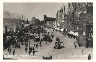 Bergen, Tyskebryggen / wharf, automobiles, steamships
