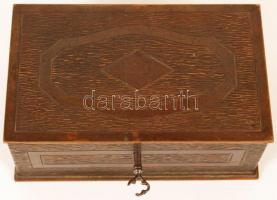 Régi dekoratív dobozka, bronz, belül plüss borítással, kulcs sérült, 14×8,5 cm