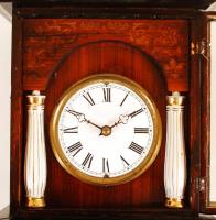 cca 1900 Schwarzwald típusú falióra festett porcelán oszlopokkal, fél ütős, működőképes, 16×25 cm, m...