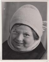 1934 Kinszki Imre (1901-1945): Gáborka öt és fél éves, feliratozott vintage fotó, 17x12 cm