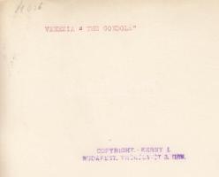 cca 1930 Kerny István (1879-1963): Velencei gondolák, pecséttel jelzett vintage fotó, egyik sarkán r...