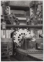 cca 1950-1960 Vadas Ernő (1899-1962): Műszaki fotó a Ganzból, 13x18 cm