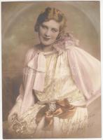 1927 március 5. Vaály Ilona (1899-1964) színésznő dedikált, kézzel színezett műtermi fotója, 19x14 cm