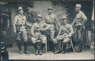 cca 1910 Vajdaság, Pancsova, négy katonatiszt Ninics Miklós műtermében, katonai fotólap, 9x14 cm