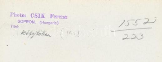 1938 Csík Ferenc (1894-1984): Kőfejtőben, pecséttel jelzett vintage fotóművészeti alkotás, 23x17 cm