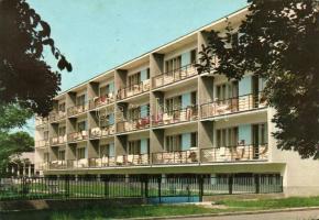 61 db MODERN magyar városképes lap; fürdők / 61 modern Hungarian town-view postcards; spas