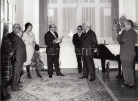 1977 André Barányi (Brüsszel): Vincze József brüsszeli  nagykövet fogadása Gertler Endre (1907-1998)...