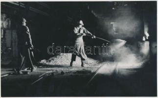 cca 1960 Gebhardt György(1910-1993): Martinászok, jelzetlen vintage fotóművészeti alkotás a szerző hagyatékából, 15x24 cm