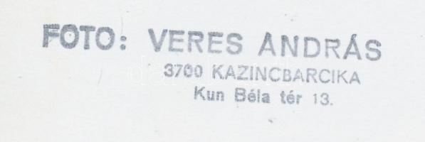 1975 Veres András: Faluvég, pecséttel jelzett vintage szociofotó, 18x24 cm
