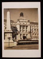 cca 1950-1960 Dr. J. Sólyi: Budapest Hotel Gellért a szovjet emlékművel, pecséttel jelzett vintage fotó, 31x26 cm