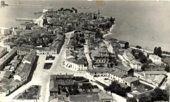 12 db VEGYES horvát és cseh városképes lap; sok Plitvicei tavak / 12 mixed Croatian and Czech town-view postcards; many Plitvice Lakes