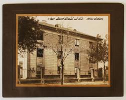 1930 Bánó Ernő műszaki fényképész: Budapest, VI. ker., Szent László út 132. ház homlokzata, perspektíva korrekcióval, hidegpecséttel jelzett, 18x23 cm, karton 24x32 cm