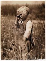 1935-1940 Reich Péter Cornel: Eltévedt, pecséttel jelzett vintage fotóművészeti alkotás, 29x21 cm