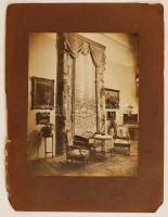 cca 1930 Kertész Andor: Polgári lakásbelső, aláírással jelzett vintage fotó, 22x17 cm, karton 32x24