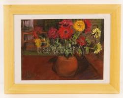 Andráskó István (1930-): Virágcsendélet. Pasztell, papír, jelzett, üvegezett keretben 25×33 cm