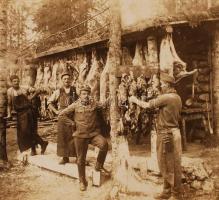 1914-1918 Katonai fotók, mészáros legények az ellátó alakulatnál, 5 db fotólap, ebből három megírva,...