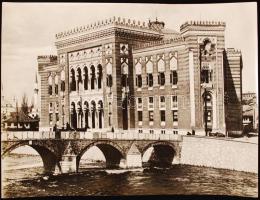 cca 1910-1920 Bosznia, Szarajevó, Városháza, angolul feliratozott fotó Kerny István hagyatékából, 17x22 cm / cca 1910-1920 Bosnia, Sarajevo, with English description, 17x22 cm