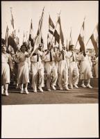 cca 1960-1970 Sportolók felvonulása különféle rendezvényeken, 5 db fotó, 12x18 cm