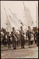 cca 1960-1970 Sportolók felvonulása különféle rendezvényeken, 5 db fotó, 12x18 cm