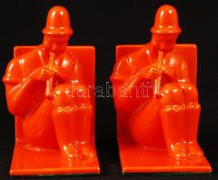 Gorka Géza (1895-1971): Furulyázók, könyvtámasz párban (2db). Repesztett mázas kerámia, egyik restaurált, aljukon ragasztott filc borítással, jelzett, 9×13 cm (2×), m:16 cm (2×)