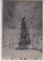 cca 1923-1973 Az újpesti Hősök emlékszobra, fotónegatív.