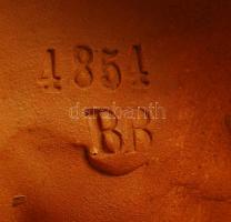 Bernhard Bloch, Eichwald: Kalapos hölgy. Festett terrakotta, jelzett, apró lepattanással, formaszám:...