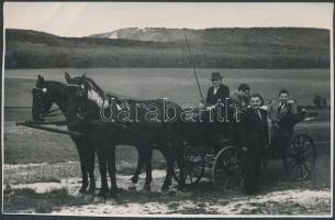 cca 1940-1950 Lovasfogat, Alberti Antal fotóriporter műhelyéből, 17×11 cm