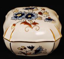 Zsolnay búzavirág mintás ékszeres dobozka, kézzel festett, jelzett, hibátlan, 10,5×9 cm