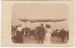 1912 A Zeppelin LZ 11 "Viktoria Luise" Drezdában. Fotólap szép állapotban. / 1912 Zeppelin in Dresden. Photo postcard