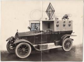 1925 Rádiós hirdető kocsi. Hajtott fotó. / Radio advertiser car 23x17 cm