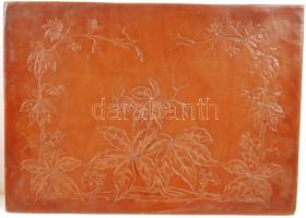 XIX. sz vége: Virág és levélmintákkal díszített bőr levélíró tábla, szép állapotban. / Leather letter writing table 49x35 cm