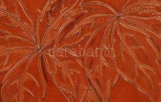 XIX. sz vége: Virág és levélmintákkal díszített bőr levélíró tábla, szép állapotban. / Leather lette...