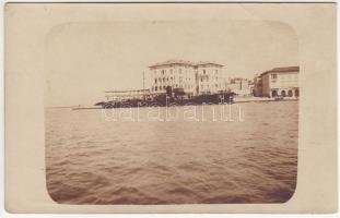 1915 S.M. Boot 76T torpedóromboló Parenzo kikötőjében. Fotólap / k.u.k. warship in Porec. Photo postcard