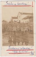 1916 Magyar katonák indulnak a fronra a Józsefvárosi pályaudvarról. Fotólap / Hungarian soldiers on the way to the field in a ralway station. Photo postcard