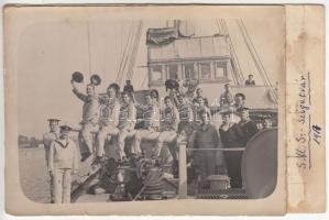 1916 S.M.S. Szigetvár a legénységgel. Futott házi készítésű fotólap. / Warship in port with sailors. Used photo postcard