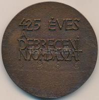 Ligeti Erika (1934-) 1986. "425 éves a debreceni nyomdászat" Br plakett (65mm) T:2