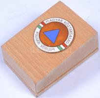 DN "Magyar Köztársaság Polgári védelem" plakett fatalpon (83x56mm) T:2