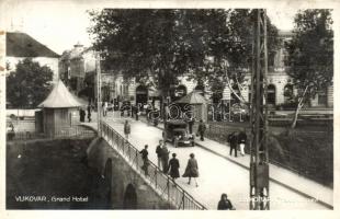 Vukovár, Grand Hotel, bridge, automobile (EK)