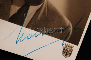 Udvardy Tibor (1914-1981) operaénekes aláírása saját arcképét ábrázoló képeslapon