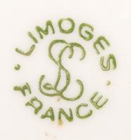 Limoges virág mintás dobozka, levonó képes, jelzett, hibátlan, réz szerelékkel, 15×15 cm