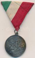 1898. "1848-1898 Szabadságharcunk Dicső Emlékére" Br emlékérem szalaggal (29mm) T:2