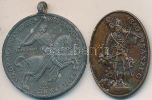 1941. "Délvidéki Emlékérem" cink emlékérem mellszalag nélkül szign.:BERÁN L. + 1849. "Isaszeg" Br jelvény (37x26mm) T:2- Hungary 1941. "Commemorative Medal for the Return of Southern Hungary" zinc medal without ribbon sign.:BERÁN L. + 1849. "Isaszeg" Br badge (37x26mm) C:VF