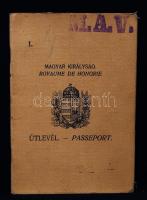 1935 Magyar Királyság által kibocsátott fényképes útlevél házaspár részére /
1935 Hungarian passport